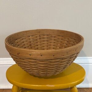 Longaberger Tan Woven Round Basket 2004